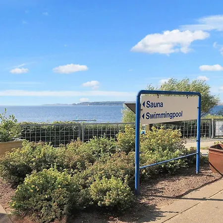 4 Person On A In Апартаменты